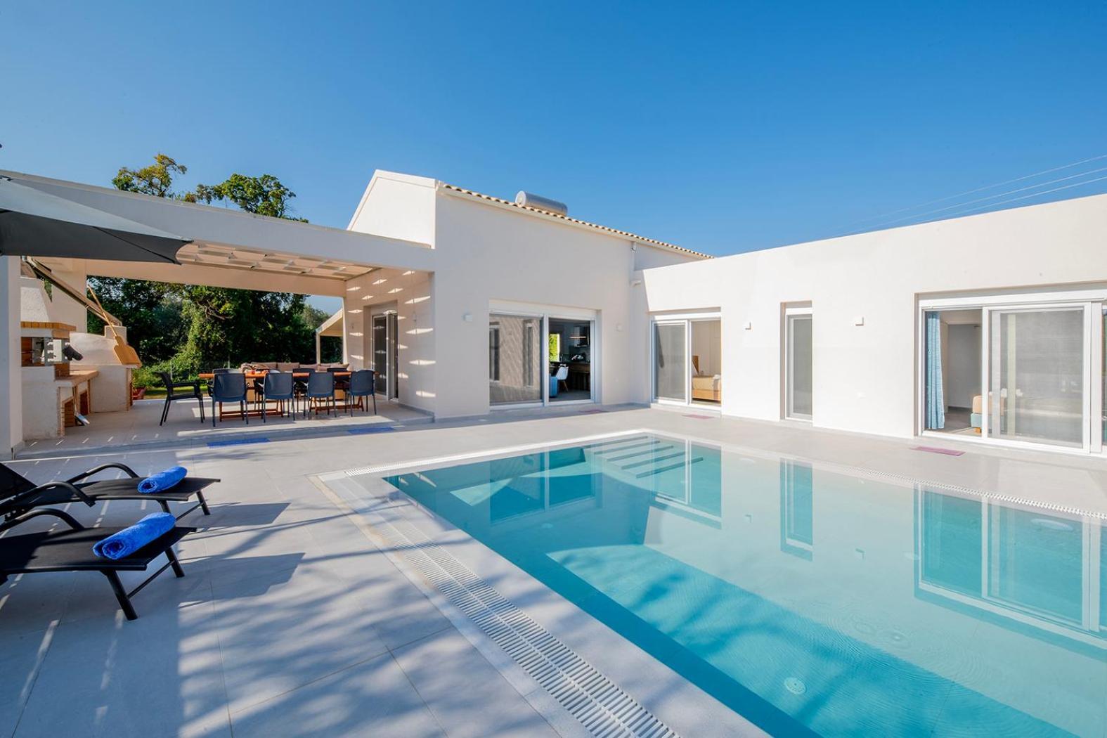 Villa Ami, Roda, Corfu: 10 Guests, Heated Pool, Private Mini Golf, Pool Table & More!! מראה חיצוני תמונה