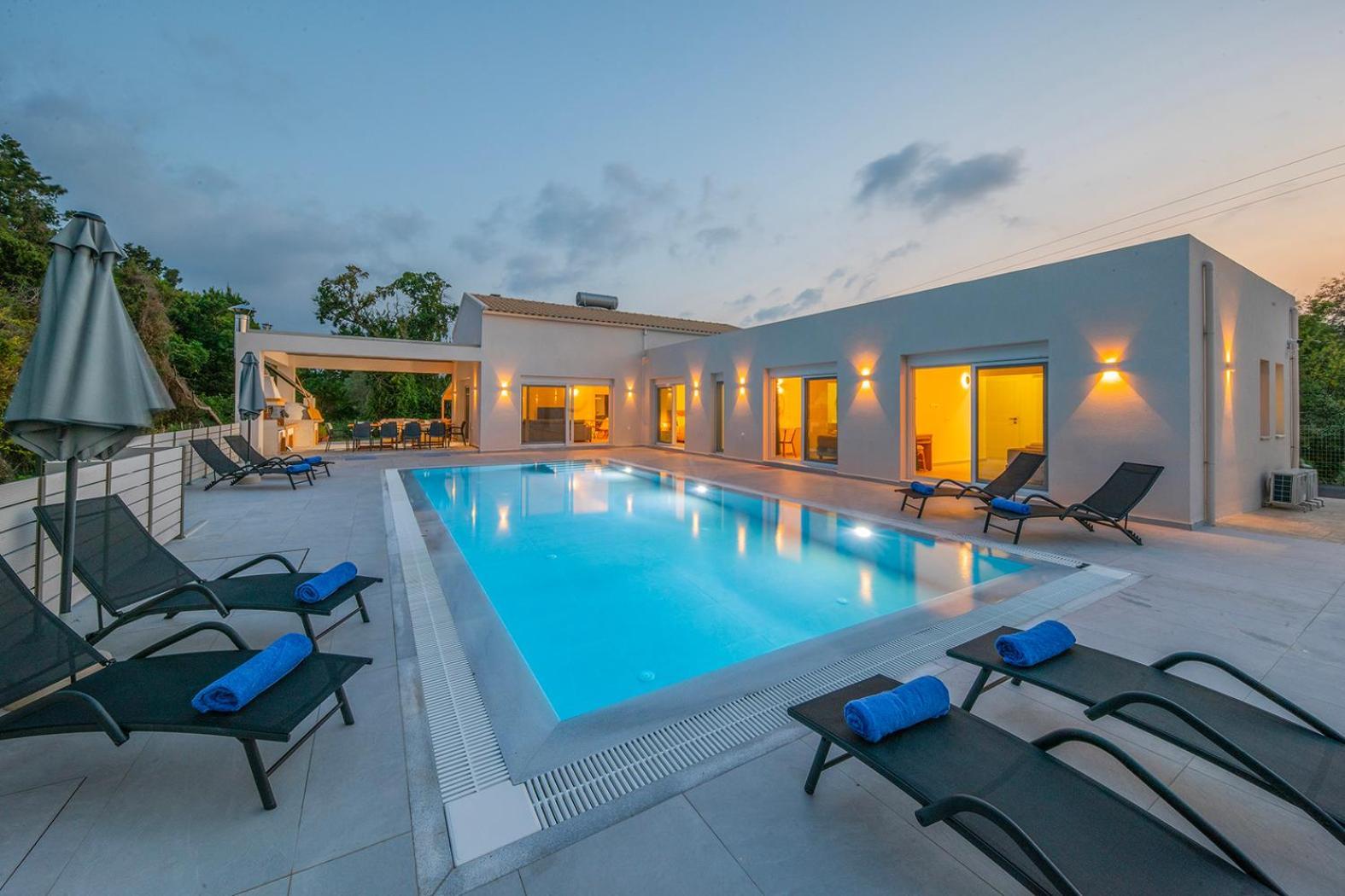 Villa Ami, Roda, Corfu: 10 Guests, Heated Pool, Private Mini Golf, Pool Table & More!! מראה חיצוני תמונה