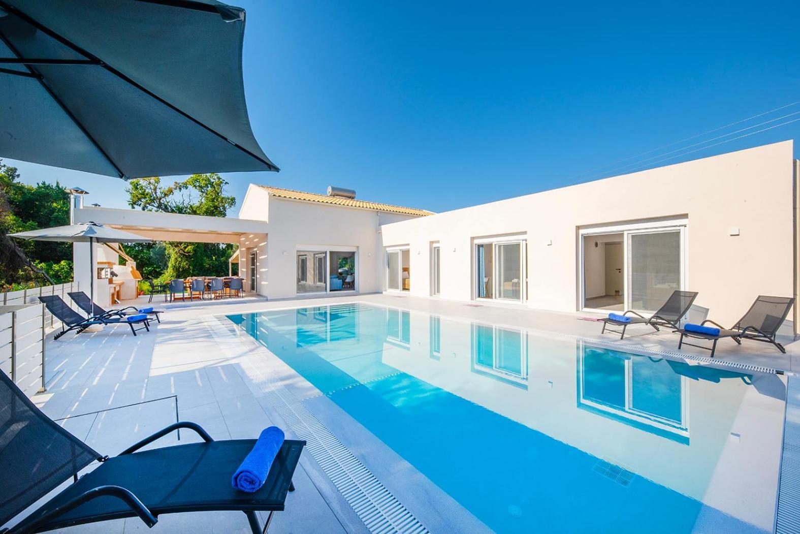 Villa Ami, Roda, Corfu: 10 Guests, Heated Pool, Private Mini Golf, Pool Table & More!! מראה חיצוני תמונה