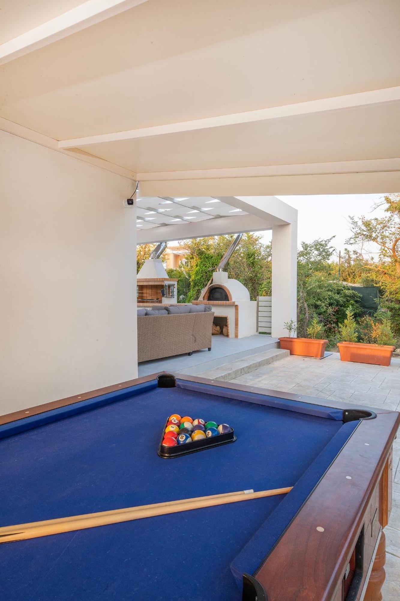 Villa Ami, Roda, Corfu: 10 Guests, Heated Pool, Private Mini Golf, Pool Table & More!! מראה חיצוני תמונה