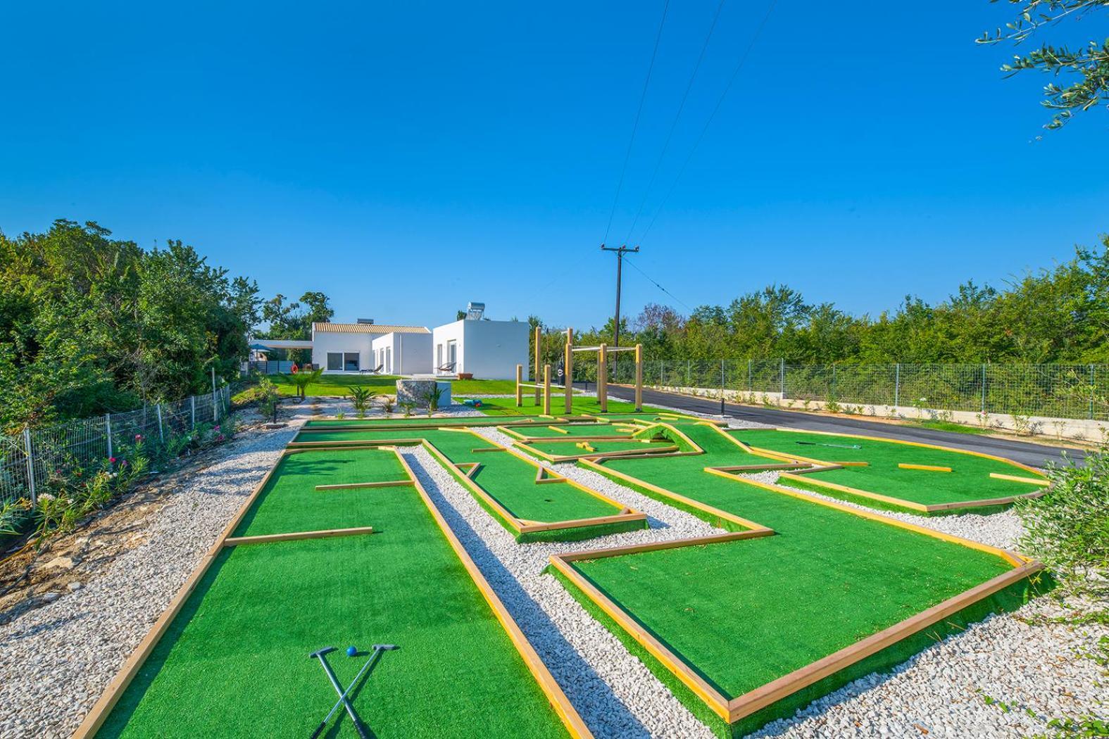 Villa Ami, Roda, Corfu: 10 Guests, Heated Pool, Private Mini Golf, Pool Table & More!! מראה חיצוני תמונה